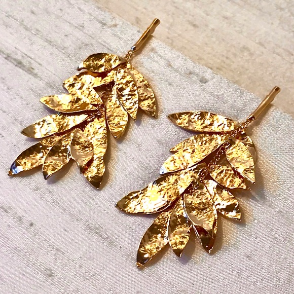 🌿Shimmering Vine Earrings🌿 - Picture 8 of 8